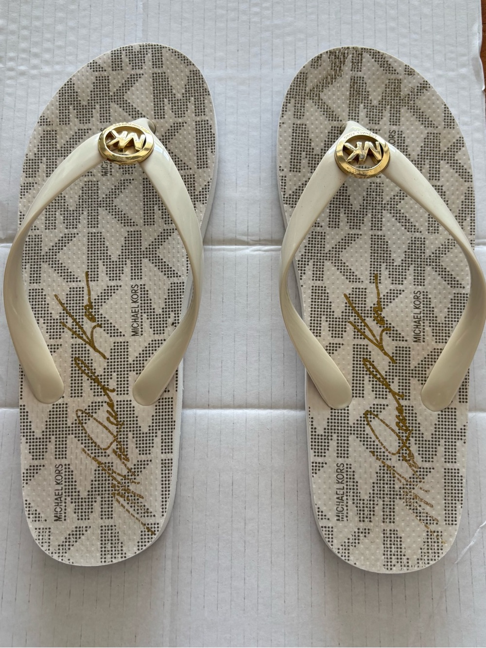Michael Kors Cream White Flip Flop Sandals Gold MK Logo – Size 9 – Like New